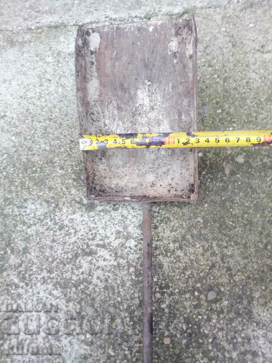 Auction  Old iron coal shovel