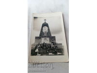 Photo Man and women in front of the monument of Alexander II
