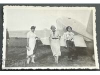 3197 Βασίλειο της Βουλγαρίας σύζυγοι πιλότων μπροστά σε αεροπλάνο δεκαετία του 1930