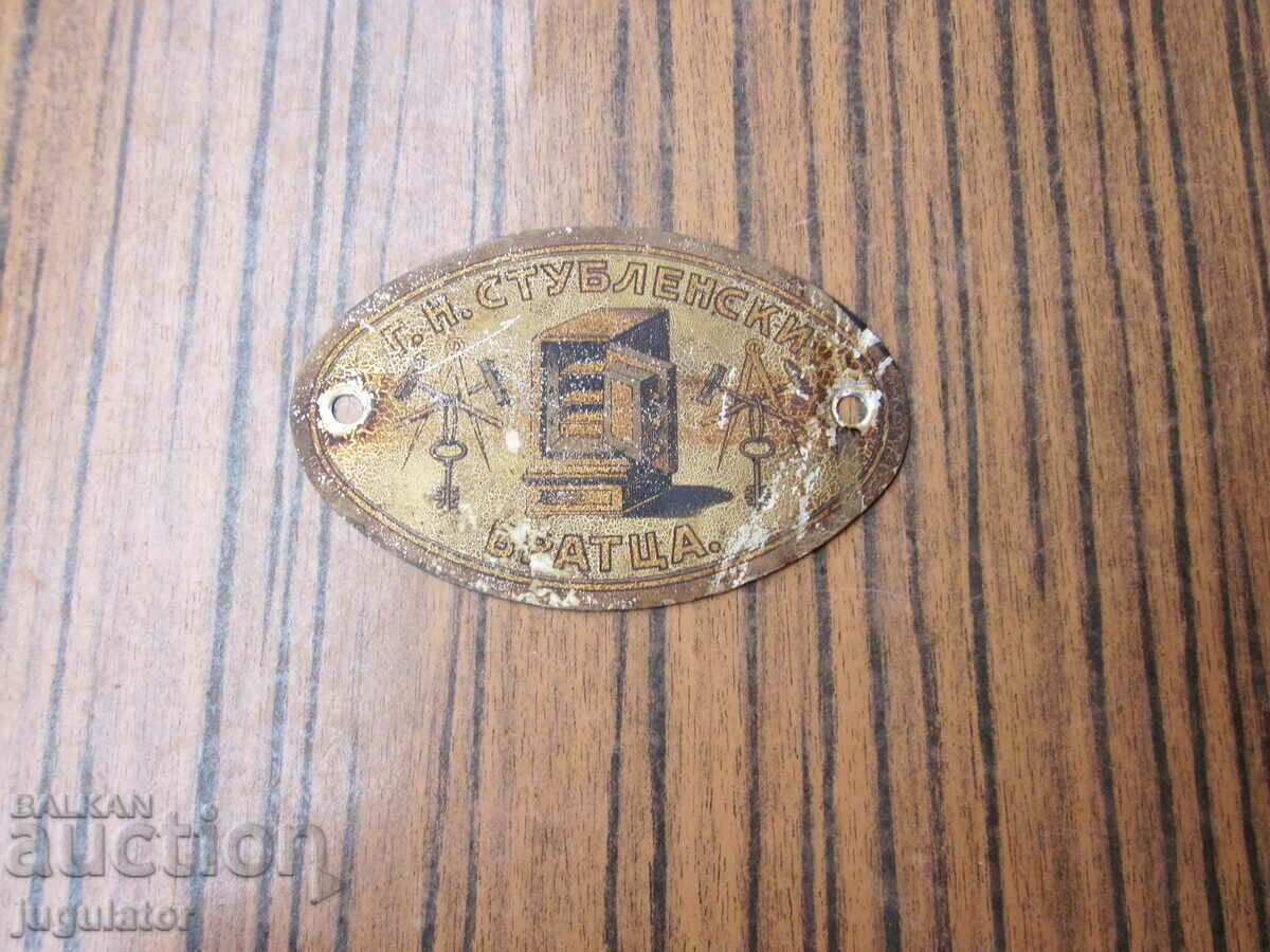 Delivery of Kingdom of Bulgaria antique Tsar metal plate from a safe deposit box Delivery of Kingdom of Bulgaria antique Tsar metal plate from a safe deposit box