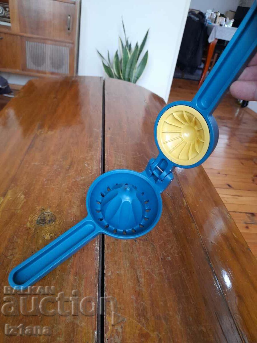 Old lemon squeezer with price 17.00 BGN | € 8.69 Old lemon squeezer with price 17.00 BGN | € 8.69