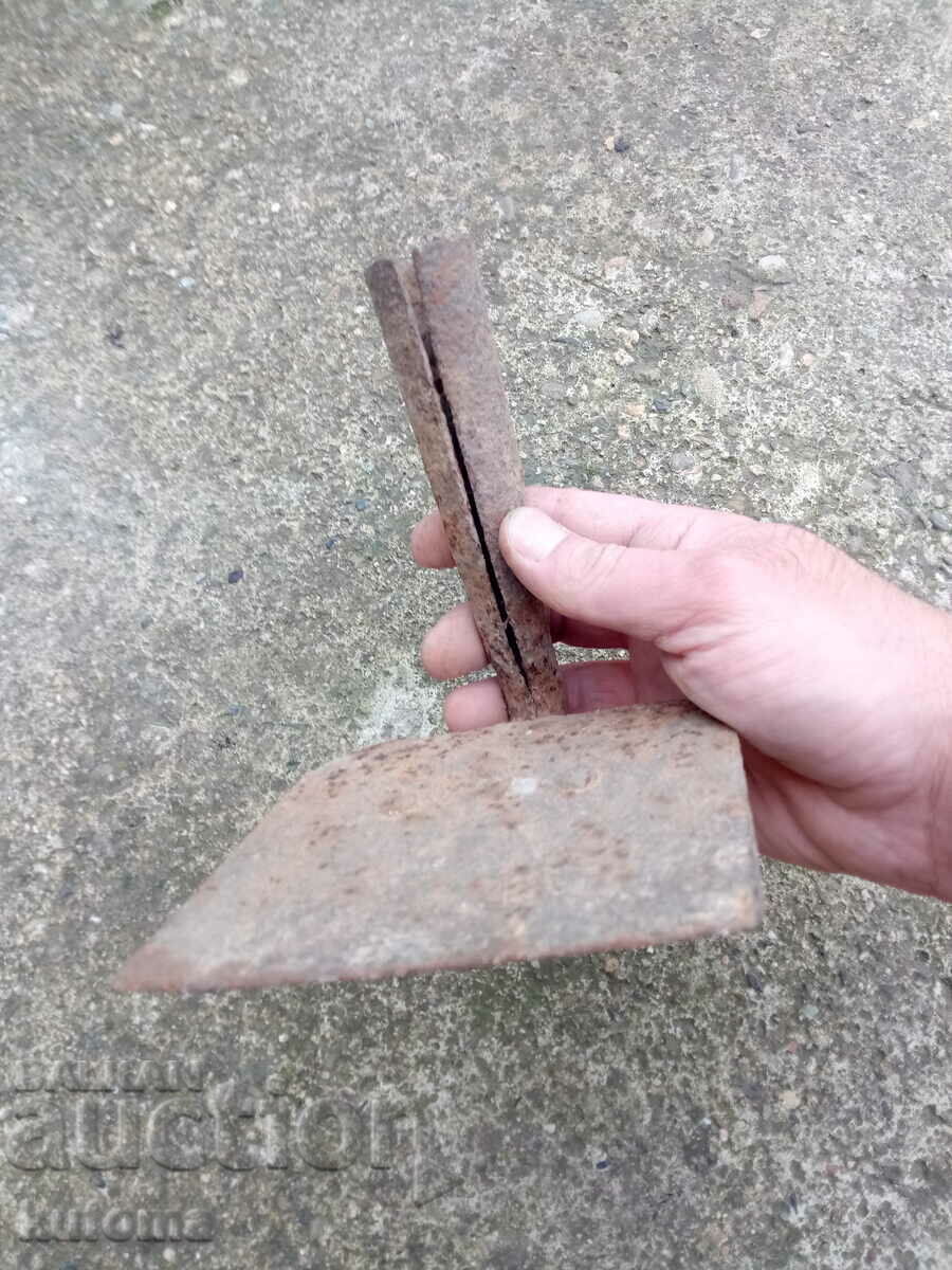 Auction  An old hoe