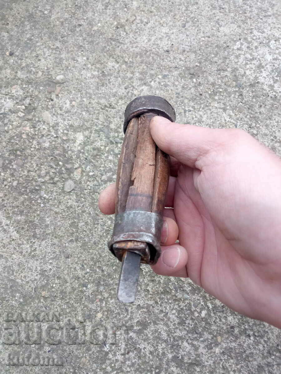 Licitație Un instrument vechi