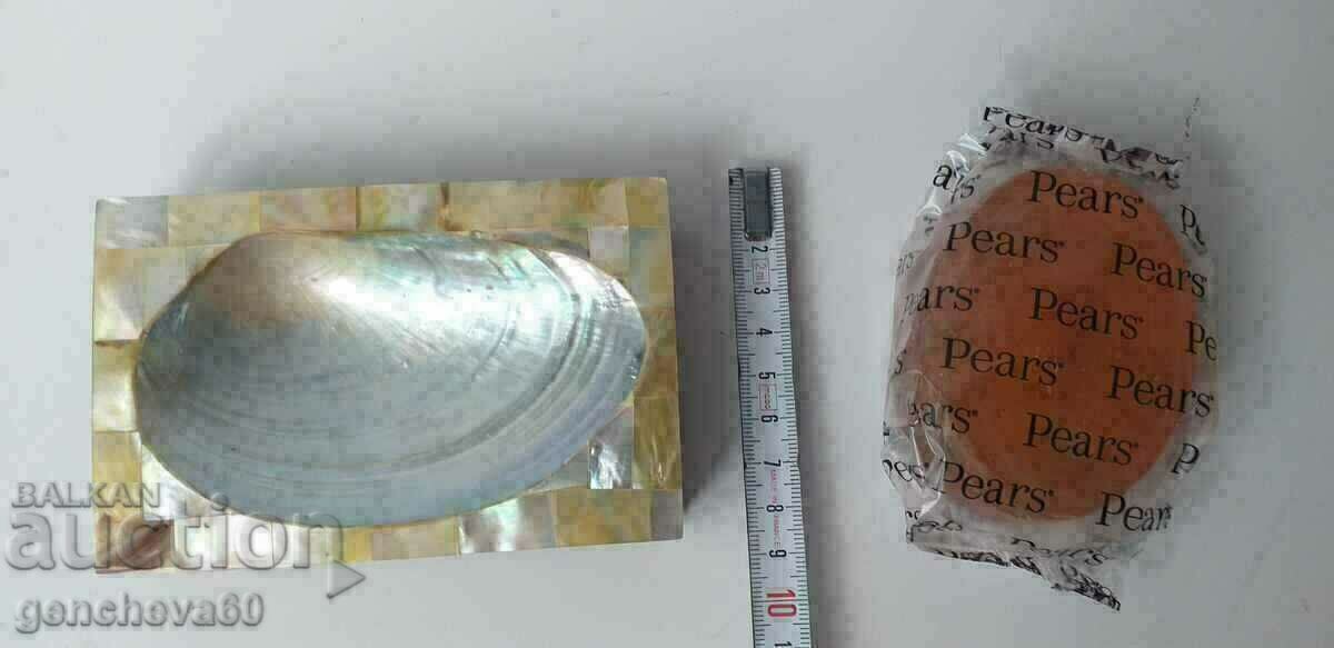 Suport de săpun sidefat rar - scoică cu preț 35.00 BGN | € 17.90