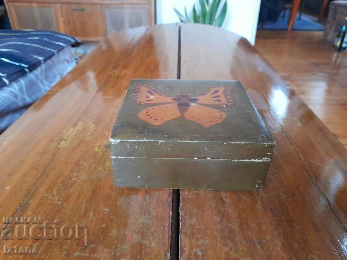 Cutie veche din lemn Cutie veche din lemn