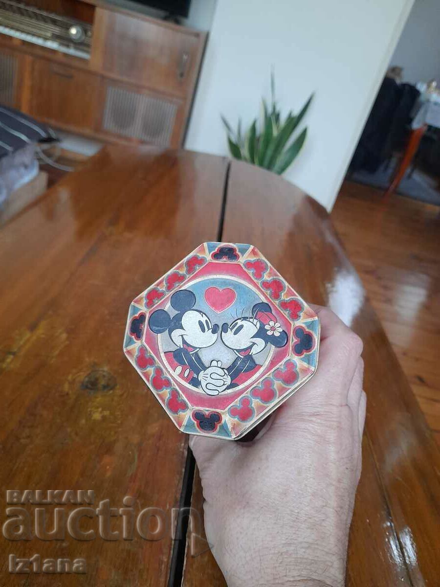 Delivery of Old Mickey, Minnie Mouse box