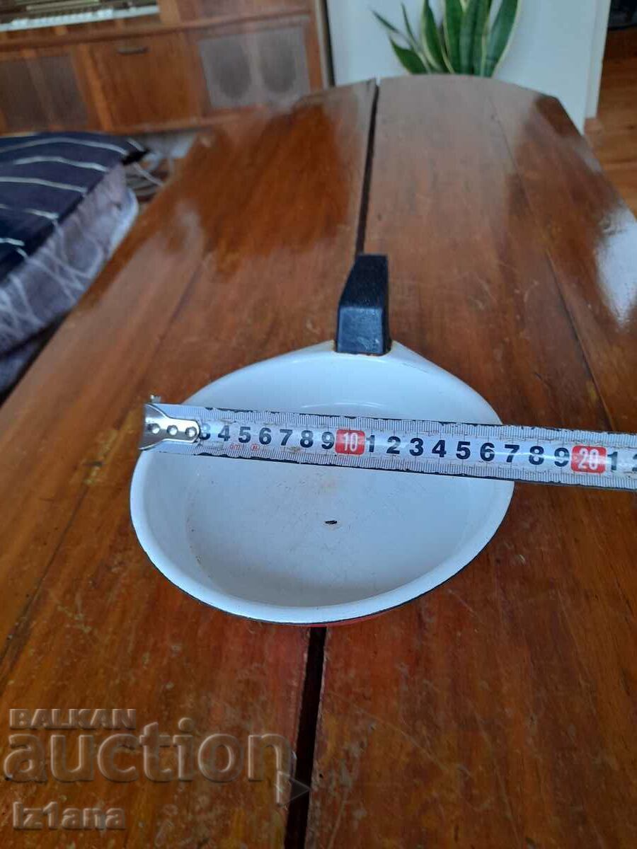 Auction  Old enameled omelet pan, pan