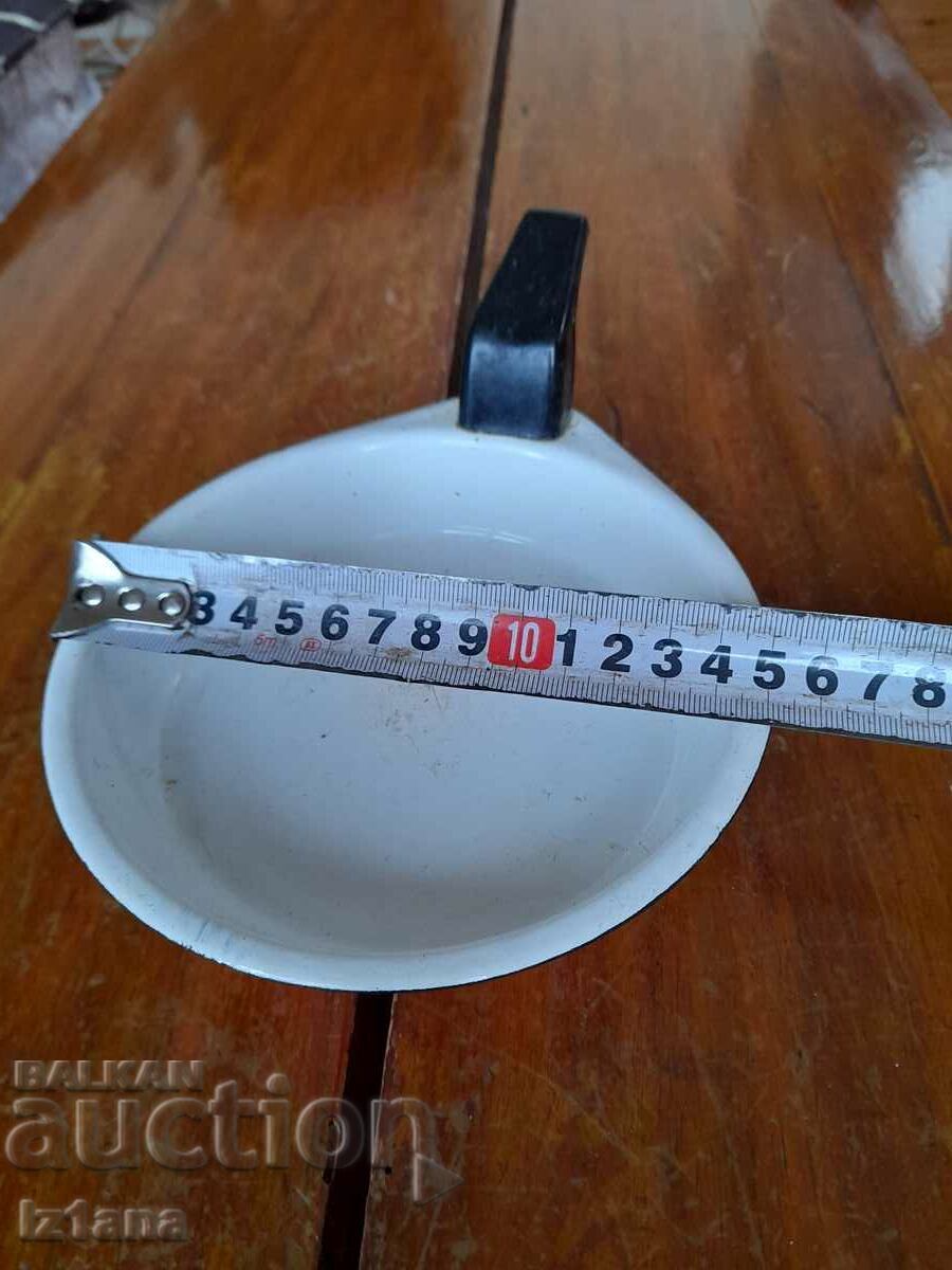 Auction  Old enameled omelet pan, pan