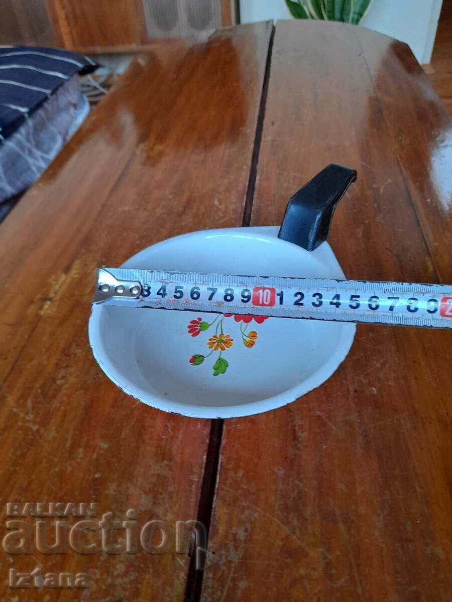 Auction Old enameled omelet pan, pan Auction Old enameled omelet pan, pan