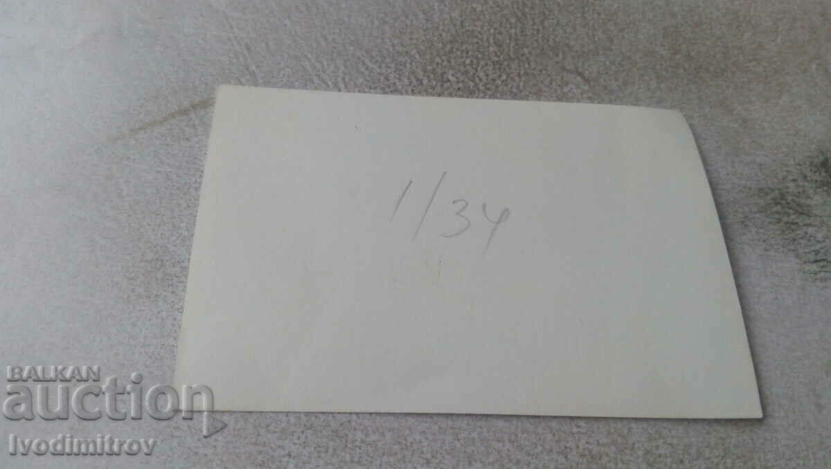 Foto Tineret la o cabana de munte cu preț 0.75 BGN | € 0.38 Foto Tineret la o cabana de munte cu preț 0.75 BGN | € 0.38