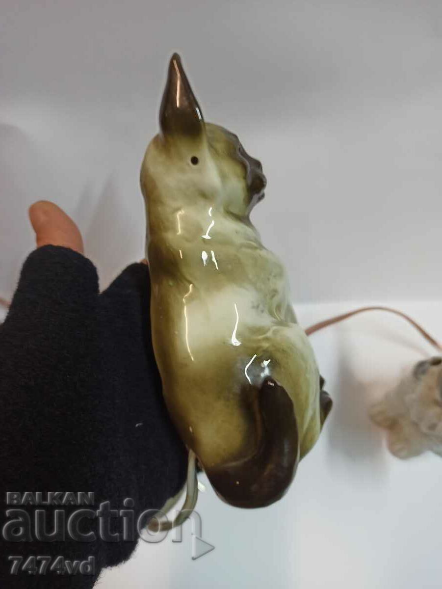 Delivery of OLD PORCELAIN LAMP CAT Delivery of OLD PORCELAIN LAMP CAT