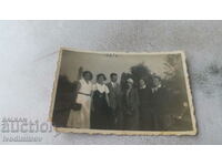 Снимка Калище Двама млади мъже и четири млади жени 1933