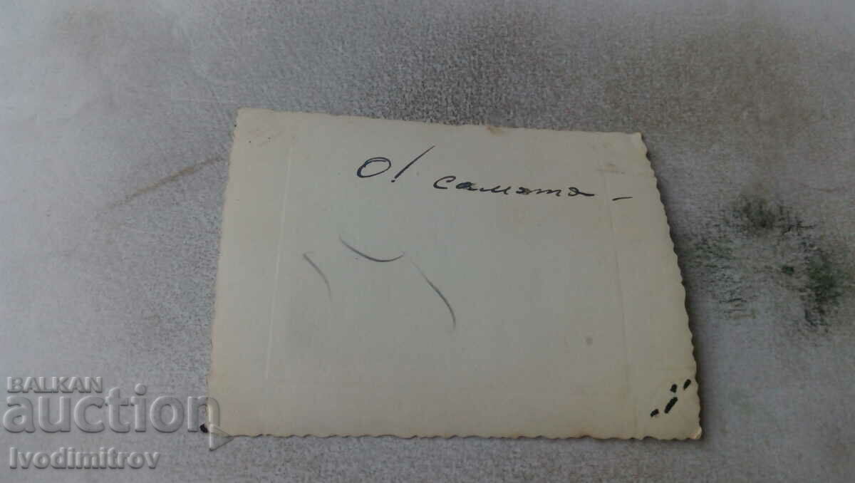 Φωτογραφία Νεαρό κορίτσι στο πάρκο το χειμώνα με τιμή 0.75 BGN | € 0.38 Φωτογραφία Νεαρό κορίτσι στο πάρκο το χειμώνα με τιμή 0.75 BGN | € 0.38