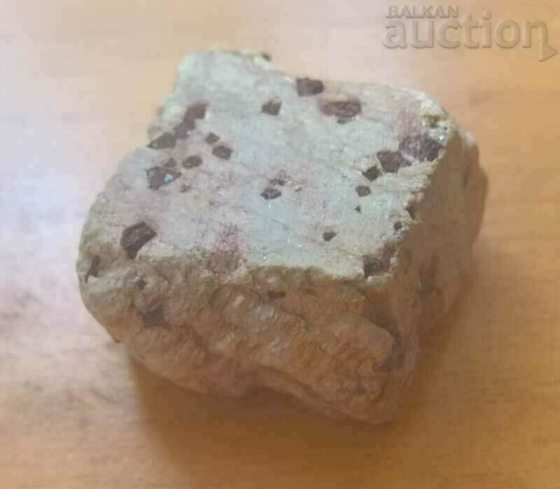 Камък минерал Магнетит в камък