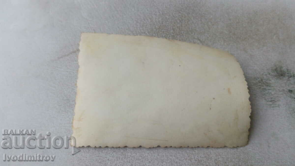 Photo Man and woman sitting on the curb with price 0.75 BGN | € 0.38