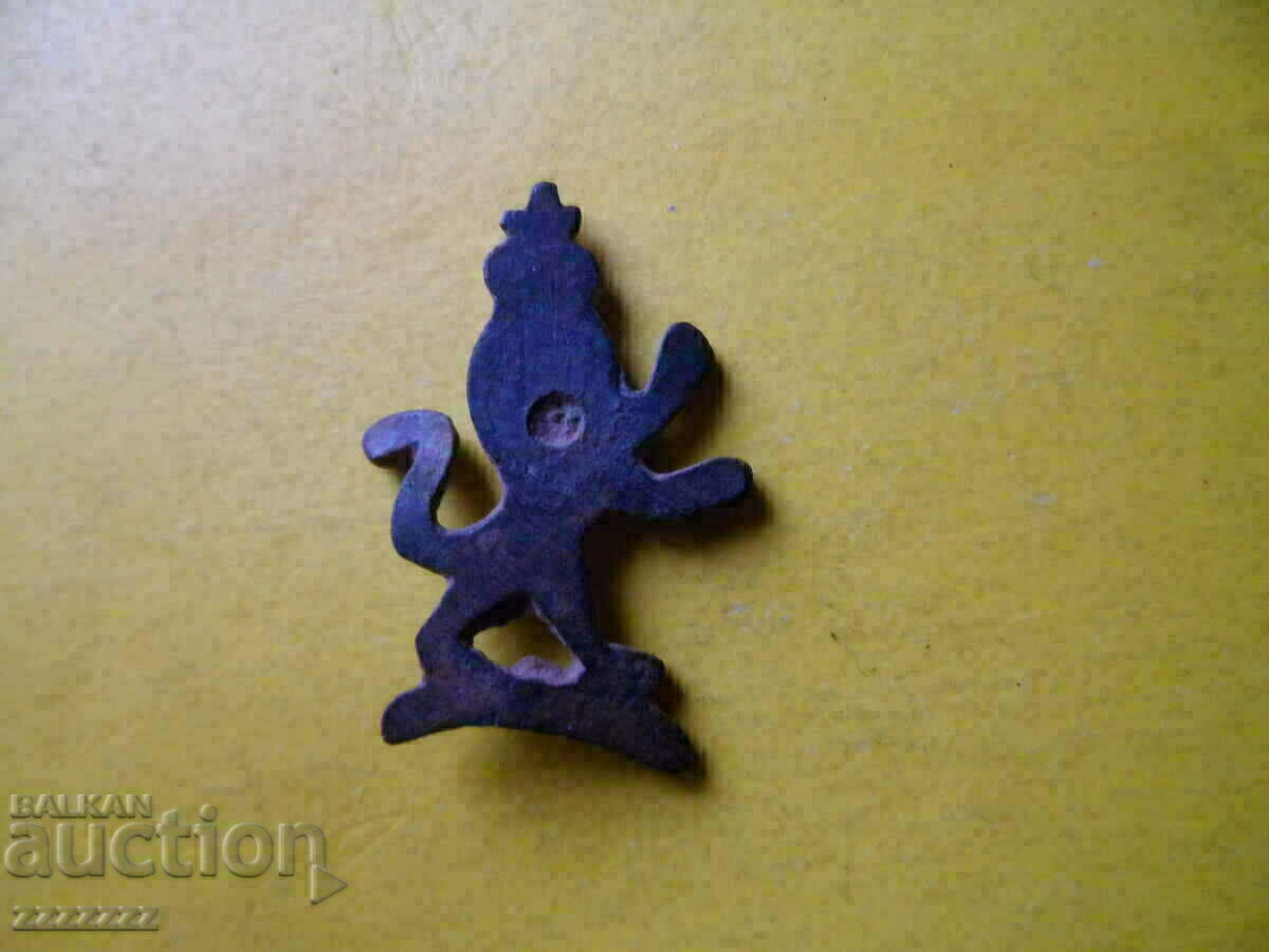 Auction Authentic Old Lion Cockade Auction Authentic Old Lion Cockade