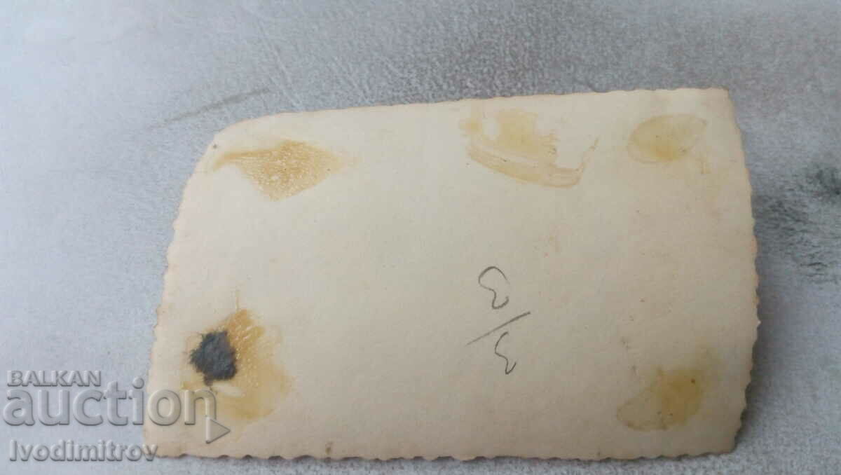 Foto Soldații în fața unei biserici vechi cu preț 0.65 BGN | € 0.33 Foto Soldații în fața unei biserici vechi cu preț 0.65 BGN | € 0.33