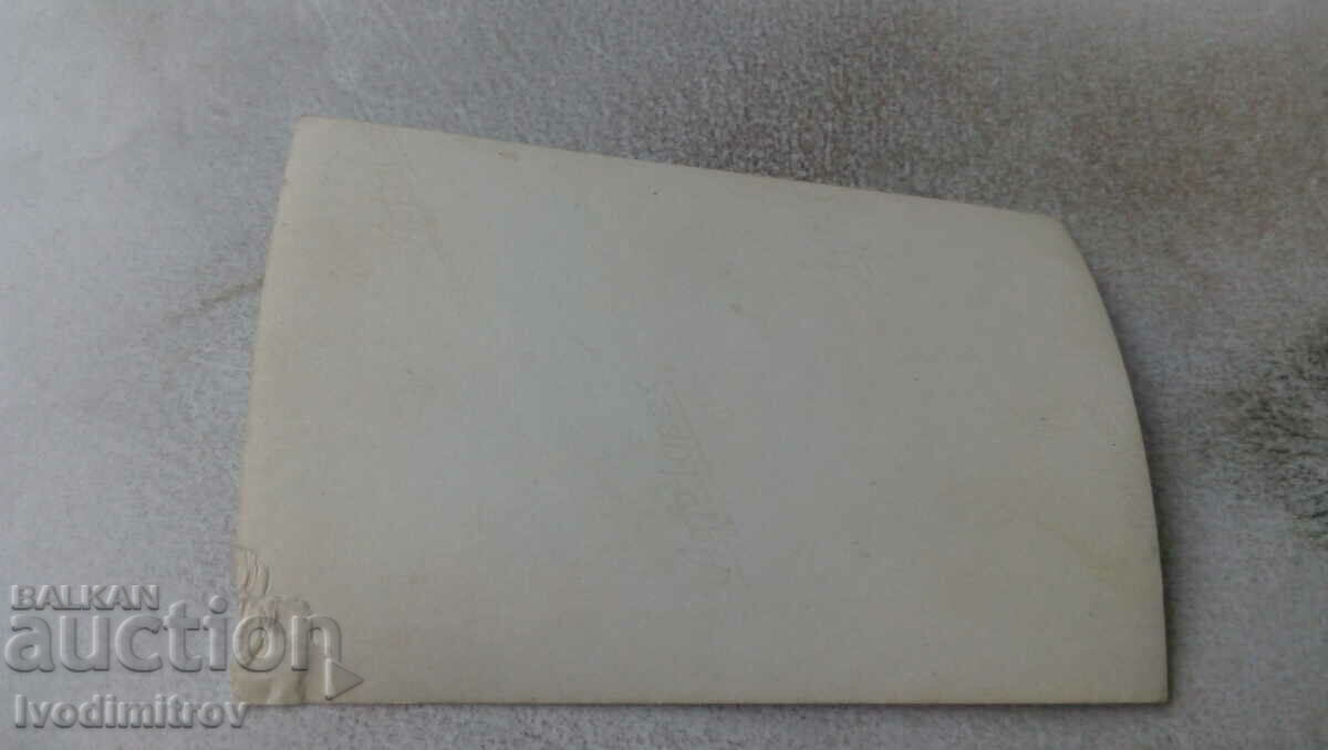 Photo Officers having lunch at a wooden table with price 0.85 BGN | € 0.43 Photo Officers having lunch at a wooden table with price 0.85 BGN | € 0.43