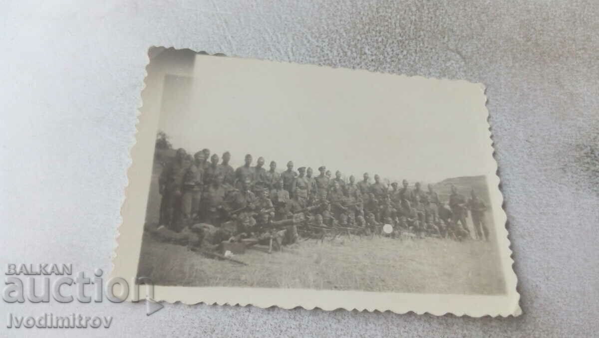 Снимка Офицери и войници с картечница МАКСИМ