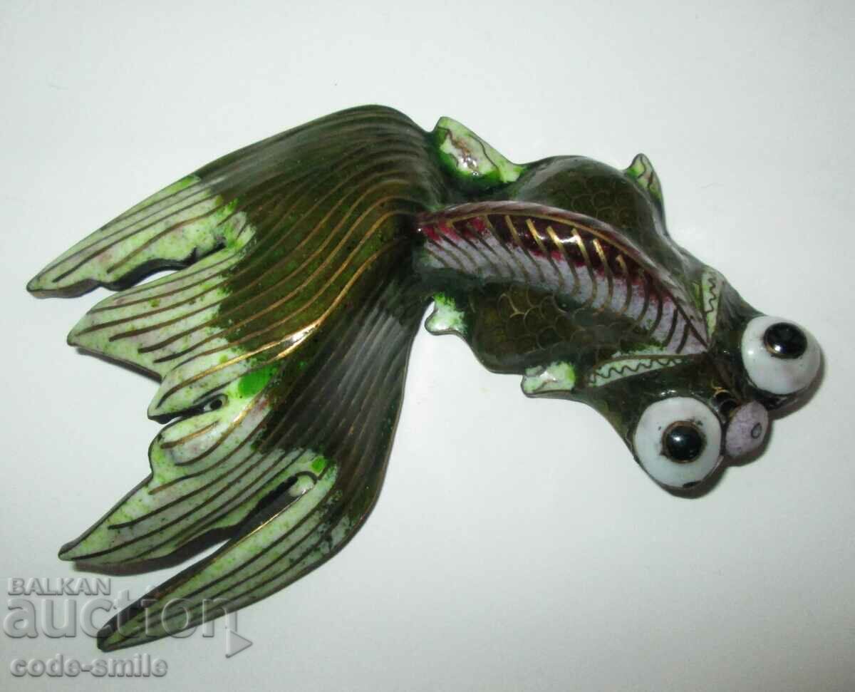 Vechi peștișor de aur smalț celular bronz aurit cu preț 50.00 BGN | € 25.56 Vechi peștișor de aur smalț celular bronz aurit cu preț 50.00 BGN | € 25.56