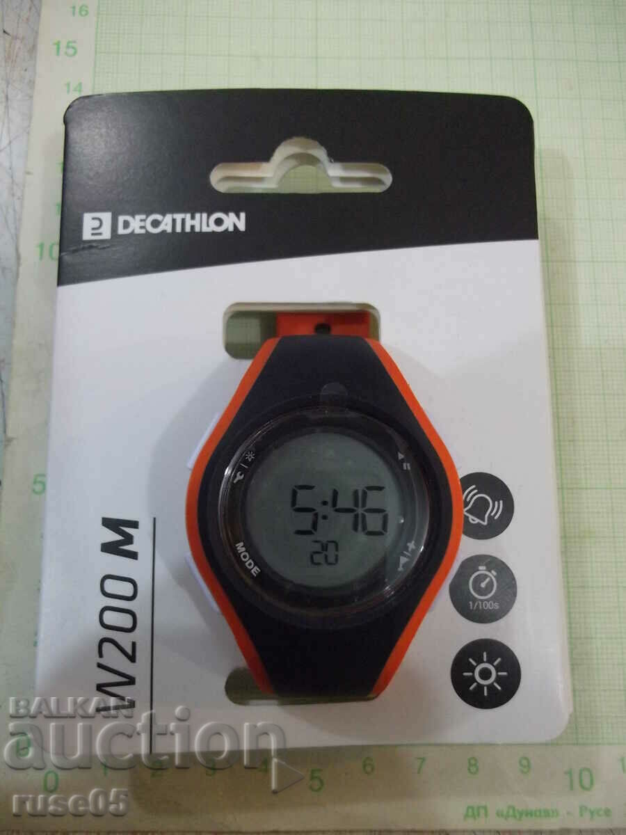 Часовник "W200 M - DECATHLON" ръчен електронен нов