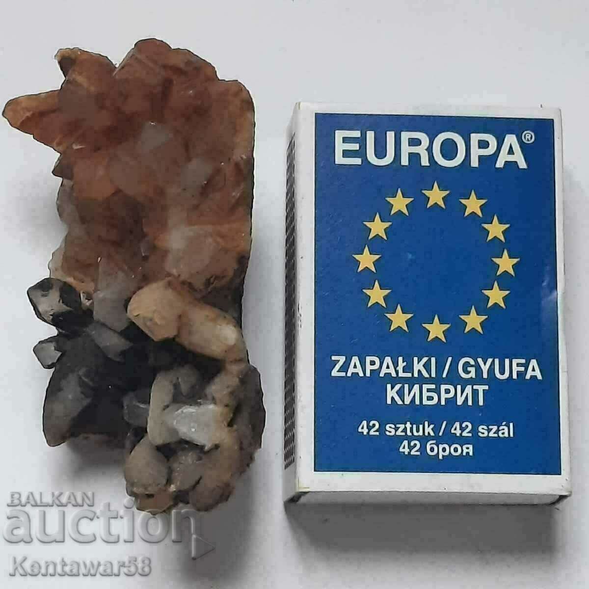 Mineral - cristal de munte. Mineral - cristal de munte.