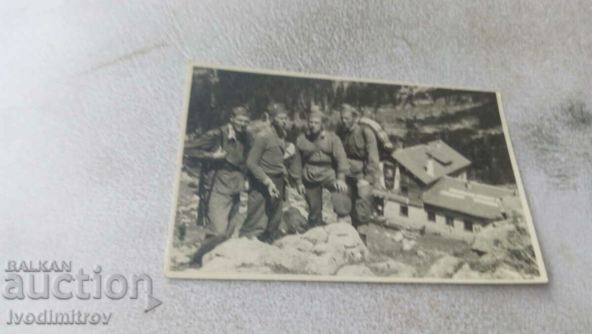 Photo Four soldiers above a mountain hut