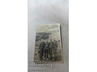 Photo An officer and three soldiers in the mountains