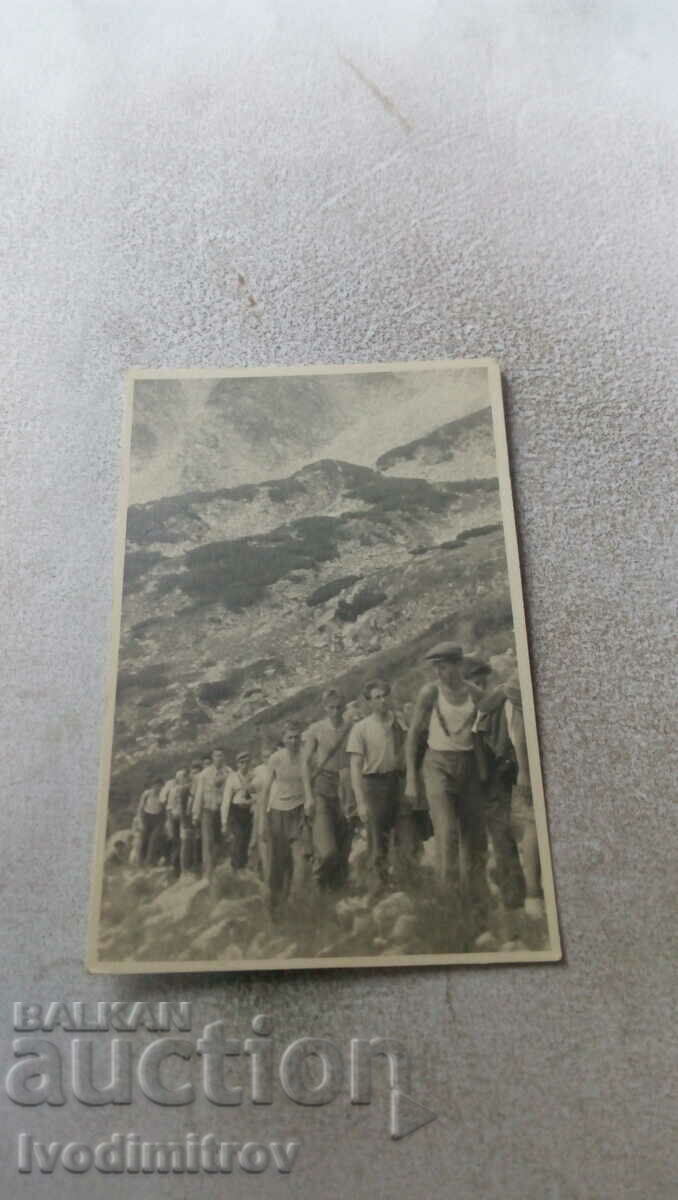 Photo Column of soldiers in the mountains