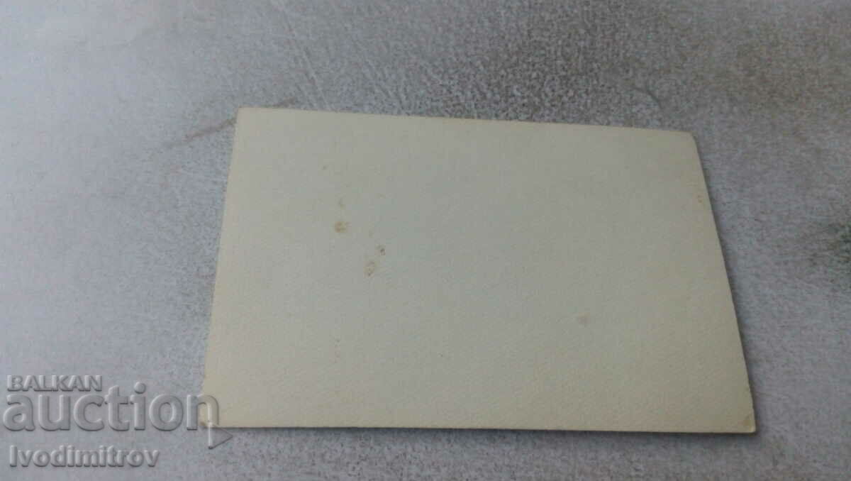 Photo An officer and three soldiers are sitting on a meadow with price 0.75 BGN | € 0.38 Photo An officer and three soldiers are sitting on a meadow with price 0.75 BGN | € 0.38