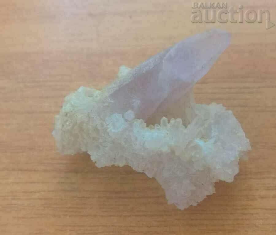 Cristal de piatră minerală Ametist în cuarț