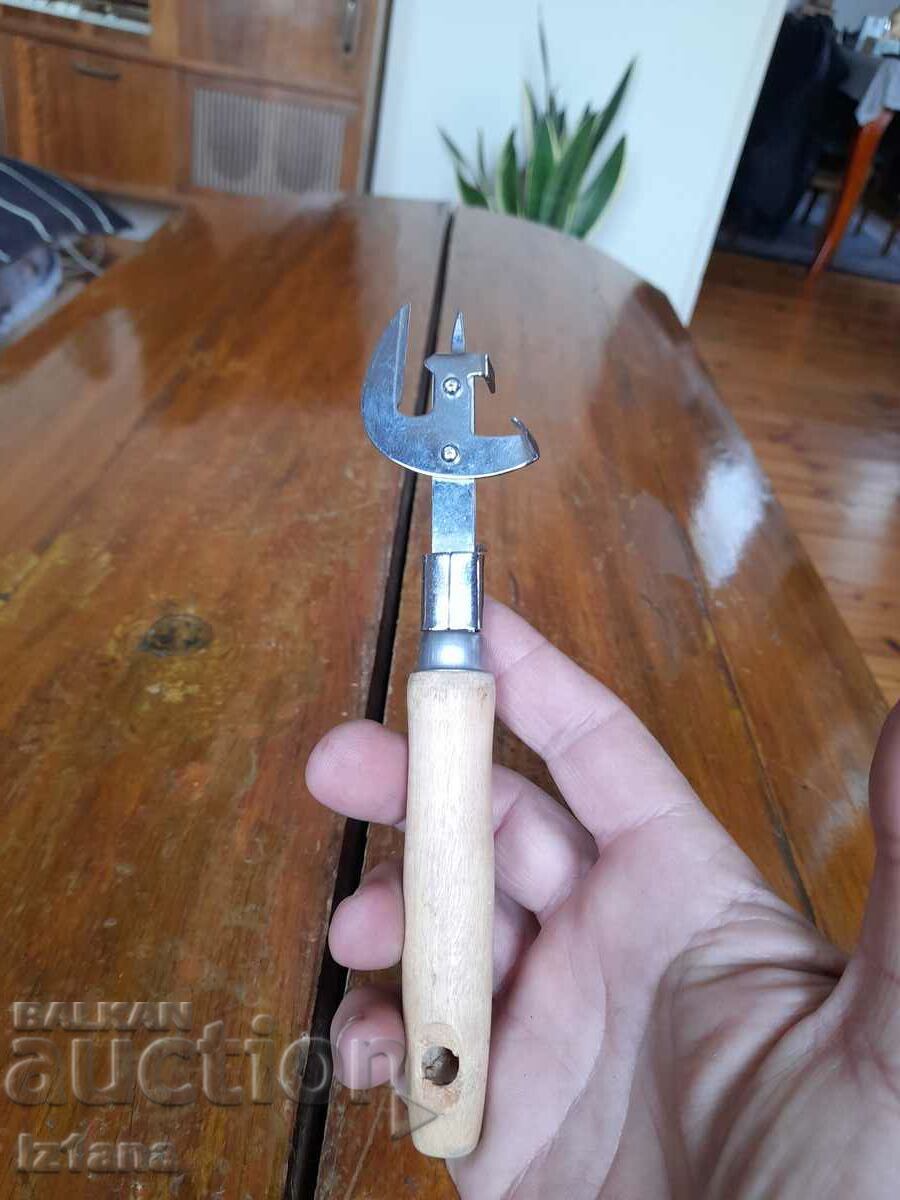 Old Diamond can opener with price 12.00 BGN | € 6.14 Old Diamond can opener with price 12.00 BGN | € 6.14