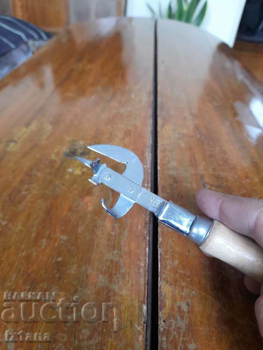 Delivery of Old Diamond can opener Delivery of Old Diamond can opener