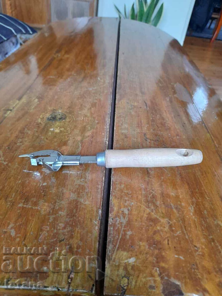 Old Diamond can opener Old Diamond can opener