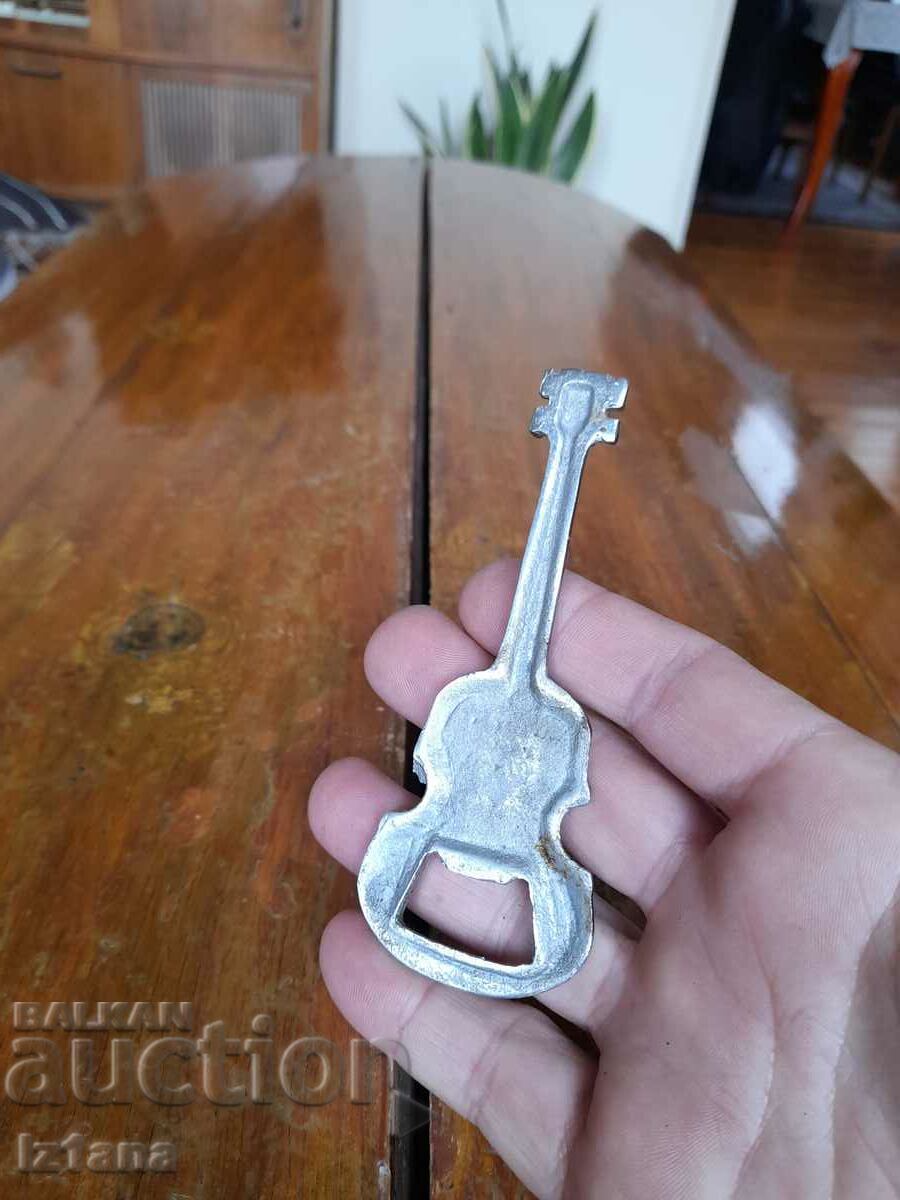 Δημοπρασία Ένα παλιό ανοιχτήρι μπουκαλιών