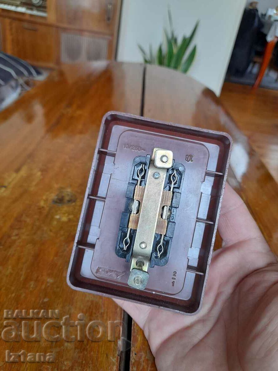 Auction Old double electrical outlet Auction Old double electrical outlet