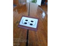 Veche priză dublă electrică