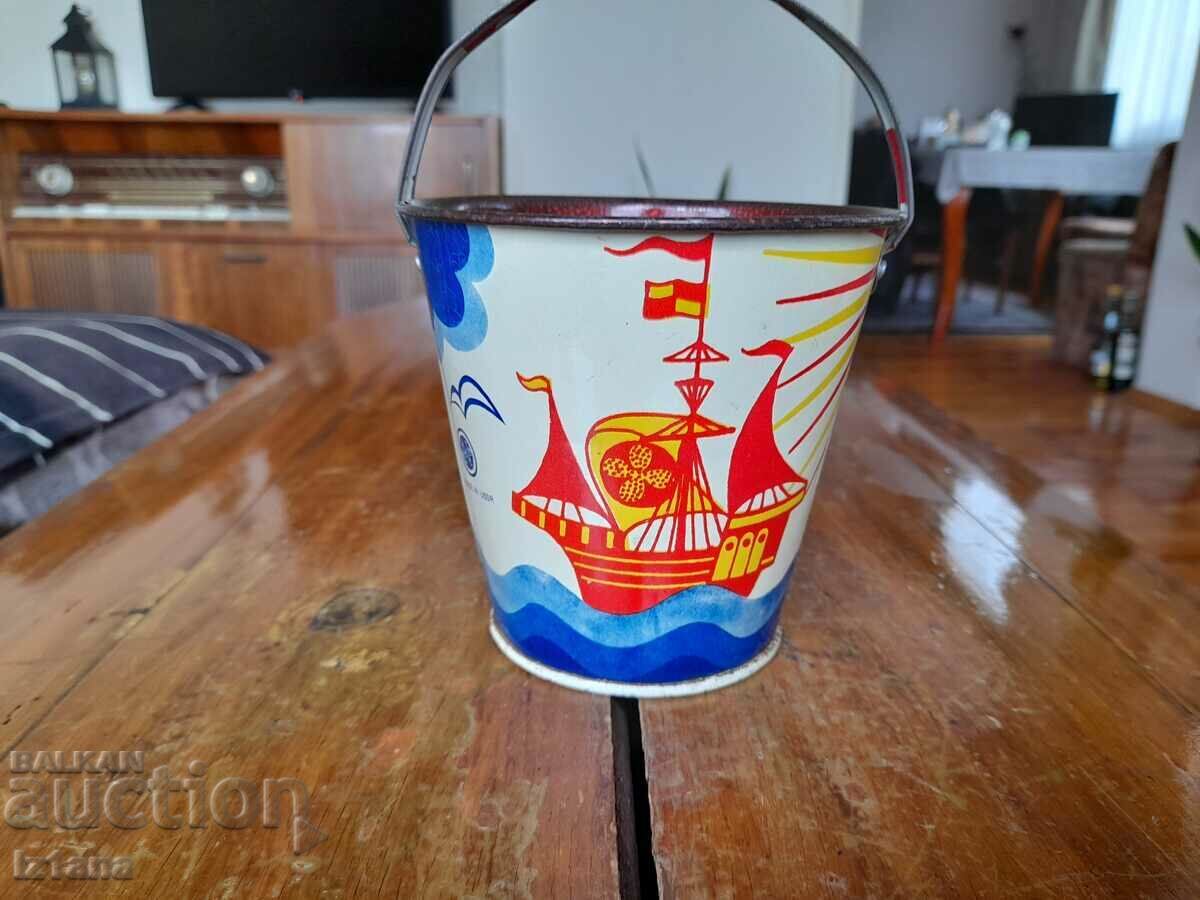 Auction Old children's bucket, bucket Auction Old children's bucket, bucket
