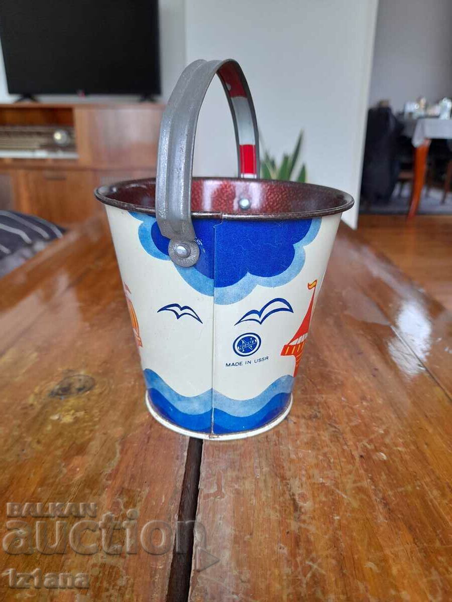 Delivery of Old children's bucket, bucket Delivery of Old children's bucket, bucket