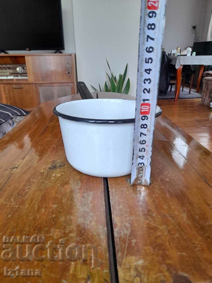 Стара емайлирана касерола,тиган с цена 22.00 лв. | € 11.25 Стара емайлирана касерола,тиган с цена 22.00 лв. | € 11.25