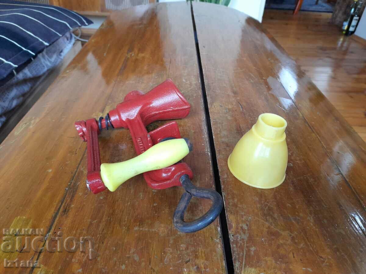 Old coffee grinder, grinder, coffee grinder with price 55.00 BGN | € 28.12 Old coffee grinder, grinder, coffee grinder with price 55.00 BGN | € 28.12