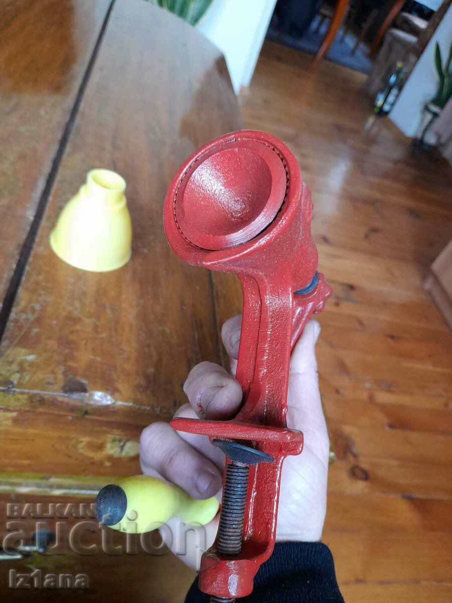 Delivery of Old coffee grinder, grinder, coffee grinder Delivery of Old coffee grinder, grinder, coffee grinder