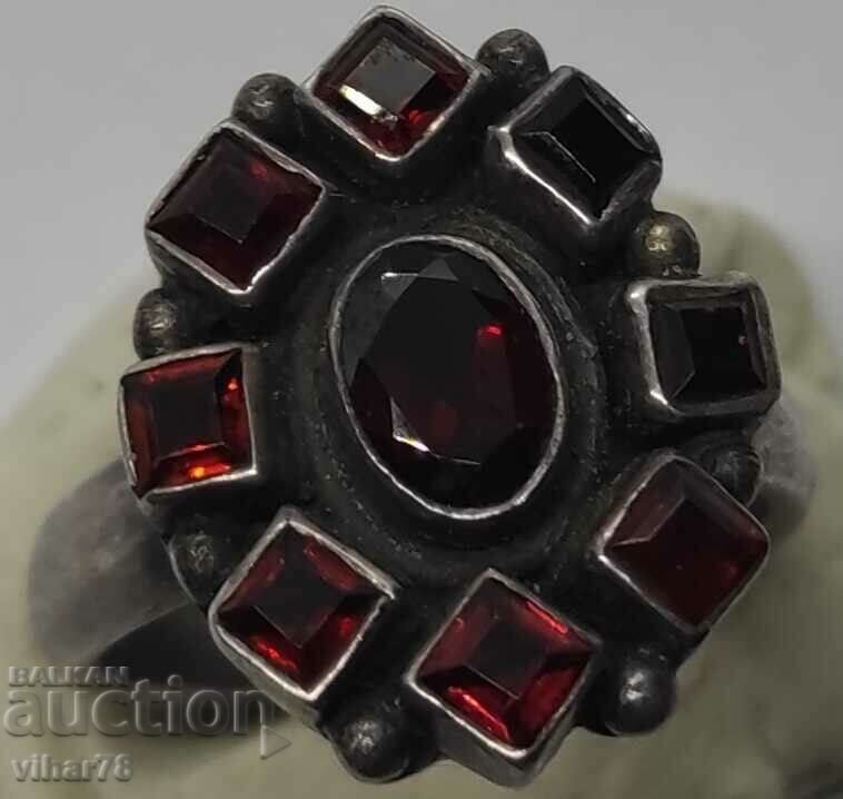 Silver ring with garnet with price 139.99 BGN | € 71.58 Silver ring with garnet with price 139.99 BGN | € 71.58