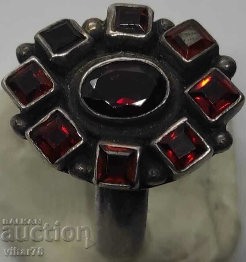 Delivery of Silver ring with garnet Delivery of Silver ring with garnet