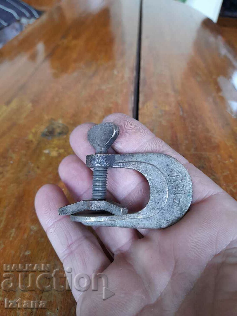 Стара стяга за гуми с цена 16.00 лв. | € 8.18 Стара стяга за гуми с цена 16.00 лв. | € 8.18