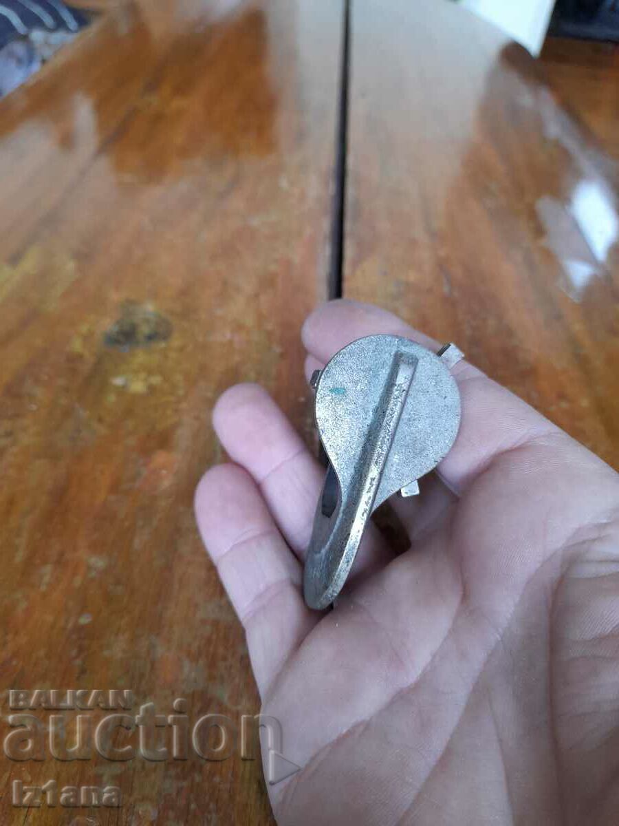 Доставка на Стара стяга за гуми Доставка на Стара стяга за гуми