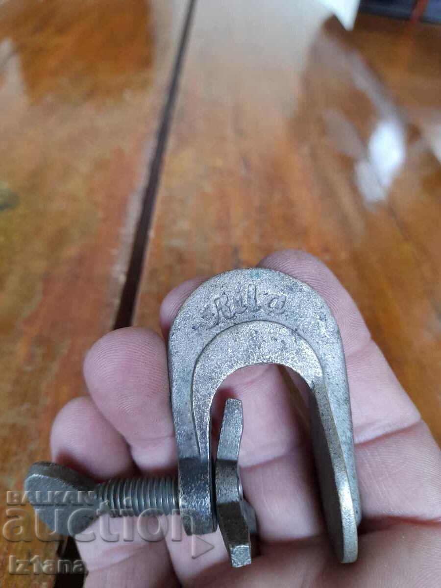 Стара стяга за гуми - 6 Стара стяга за гуми - 6