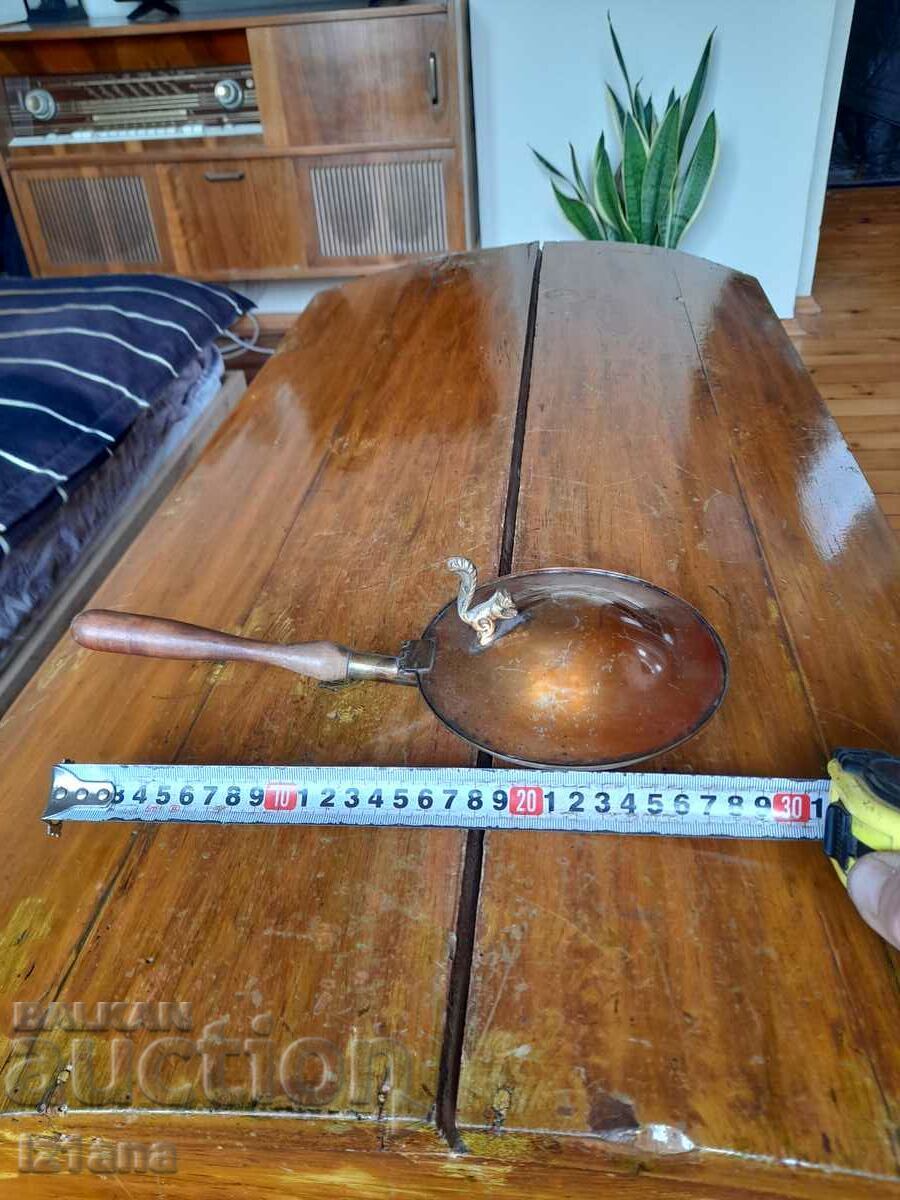 Auction Old decorative pan Auction Old decorative pan