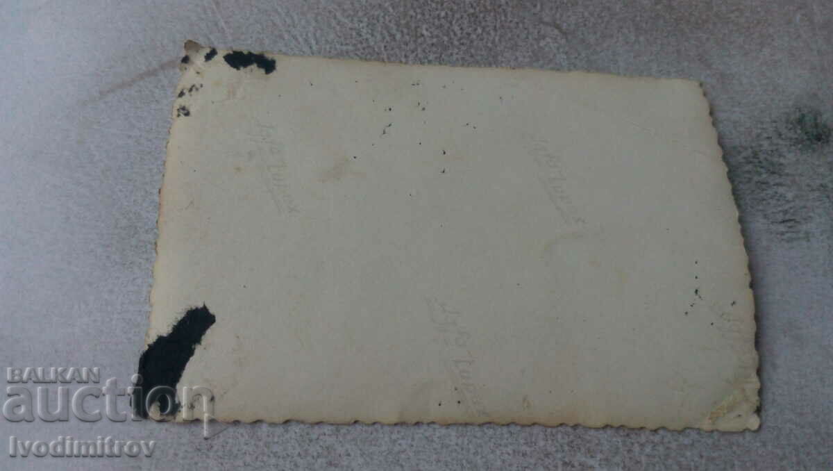 Photo Officer women and children with price 0.75 BGN | € 0.38 Photo Officer women and children with price 0.75 BGN | € 0.38