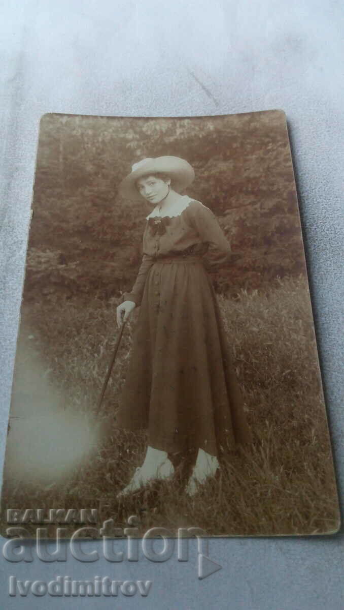 Fotografie Sofia Tânără în parc 1920